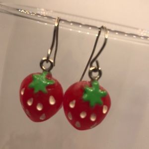 Berry Cute Vintage Earrings!!🍓💖